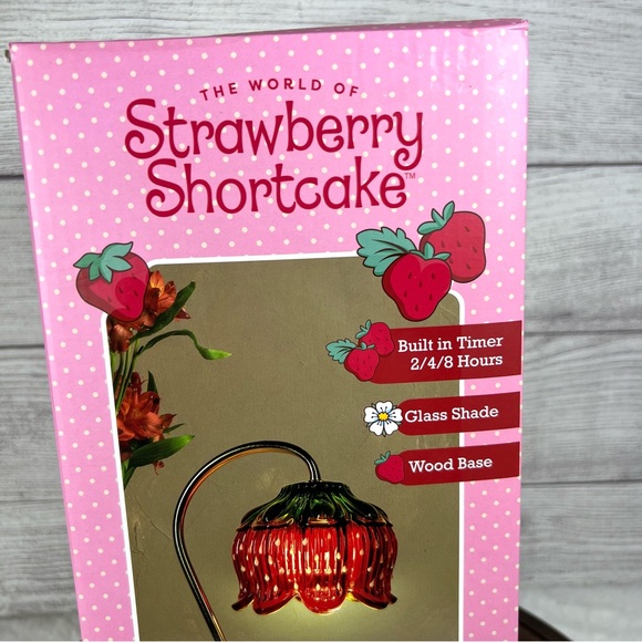 NIB Strawberry Shortcake Viral Strawberry Shaped Candle Warmer Lamp HTF - Picture 3 of 10